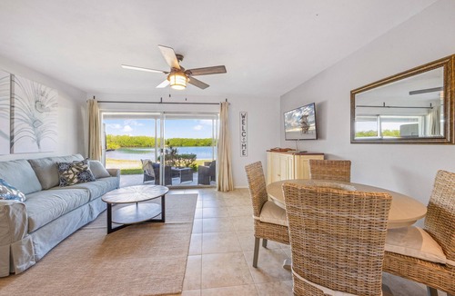 Whitney Beach Condo | waterfront bungalow north end LBK-2 minute walk to beach (weekly availability)