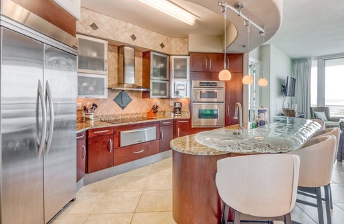 Orange Beach East Condo | Waterfront condo near beach with wet bar & shared indoor pool & hot tub