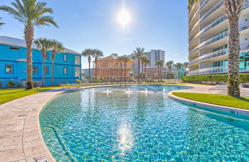 Orange Beach East Condo | Waterfront condo near beach with wet bar & shared indoor pool & hot tub