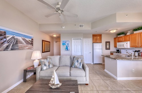 St. Petersburg Condo | Waterfront Condo w/Pool & Hot Tub! Mins to Beach!