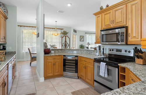 Homosassa Villa | Waterfront! Docks available for rent and extra parking lot and ice machine