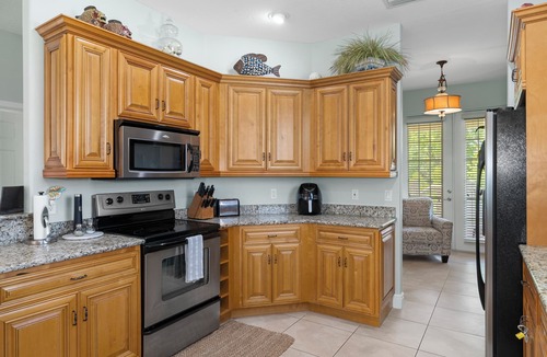 Homosassa Villa | Waterfront! Docks available for rent and extra parking lot and ice machine