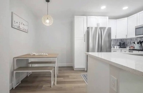 Apollo Beach House | Waterfront-Family & Pet Friendly for 6