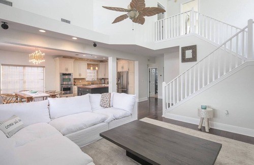 Sunset Beach House | Waterfront Home – Accommodates up to 10 Guests!