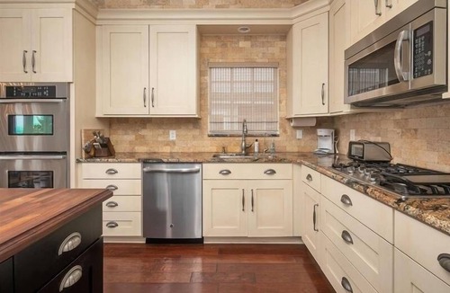 Sunset Beach House | Waterfront Home – Accommodates up to 10 Guests!