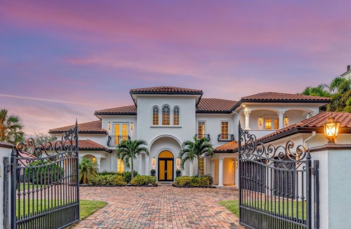 East Fort Lauderdale Villa | Waterfront Luxury Villa | Heated Pool with Afternoon Sun | Coral Key
