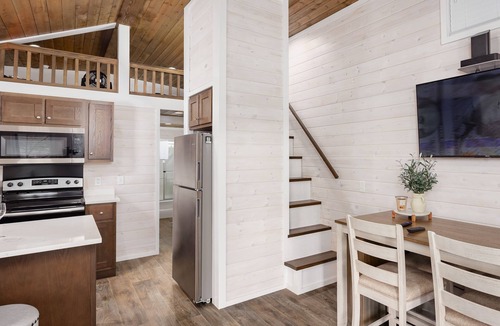 Muscle Shoals House | Waterfront Luxury Tiny Home 180 South on Wilson Lake Close to Robert Trent Jones