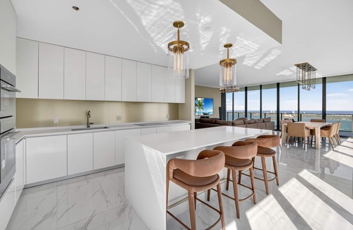 Midtown Apartment | Waterfront Opulent Sky Penthouse - Aria Reserve