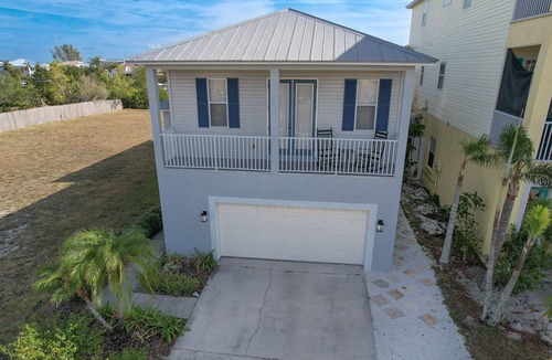 Apollo Beach House | Waterfront Paradise in Apollo Beach, with all the amenities you can think of.