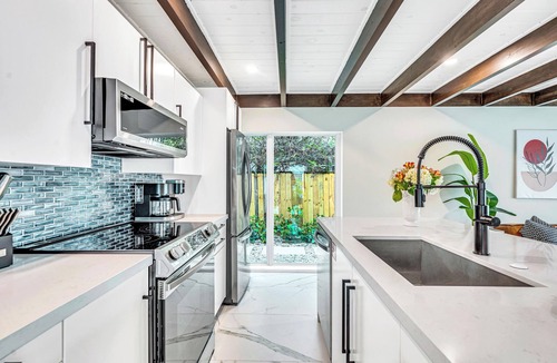 Coral Ridge House | Waterfront Residence/Heated Pool/grand outdoor/Lime Key