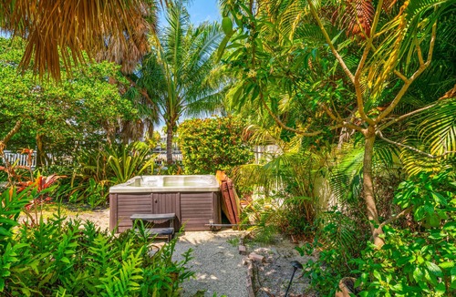 Oakland Park House | Waterfront Retreat: 7BR Villa with Pool & Firepit