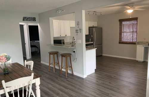 Tropic Shores House | 🛶🛥️WATERFRONT RIVER HOME FREE KYACKS! GULF ACCESS DOCK. PETS OK WITH FEE🐕🐈❤️❤️
