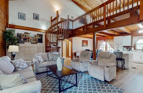 Groveland House | Waterfront Views! Countryside Cabin in Clermont
