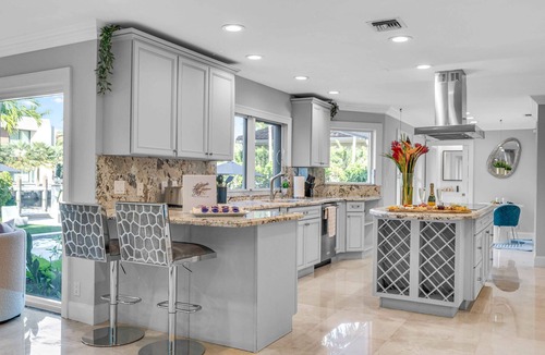 Seven Isles House | Waterfront Villa | Walk to Beach | Venice of America | Coastal Extravagance | Palm Key | VlLLAS