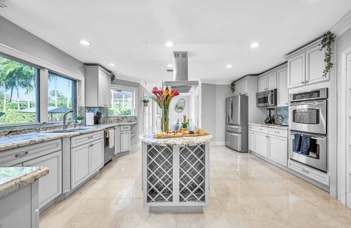 Seven Isles House | Waterfront Villa | Walk to Beach | Venice of America | Coastal Extravagance | Palm Key | VlLLAS