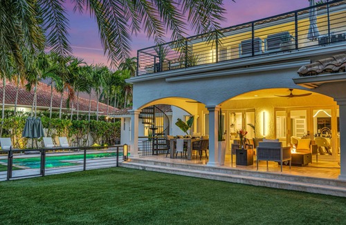 Seven Isles House | Waterfront Villa | Walk to Beach | Venice of America | Coastal Extravagance | Palm Key | VlLLAS