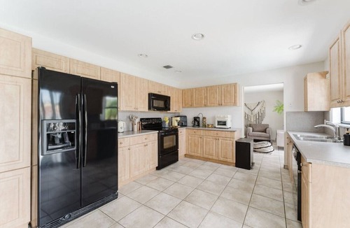 Pembroke Pines Villa | Waterfront Villa | Beach, Game Room, Cinema & Spa