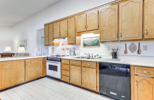 Athens House | Waterfront Wheeler Lake Home w/Furnished Deck