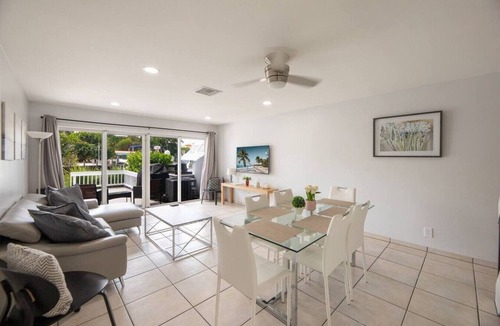 Coral Ridge Villa | Waterside retreat
