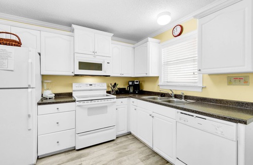 Lower Grand Lagoon Condo | We❤️Snowbirds-🐶Pet Friendly-66ft to Beach Access-Pool-2BR Gulfside Condos #1