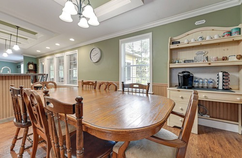 Weeki Wachee Gardens House | Weeki Wachee Family Getaway: Canal-Front Home