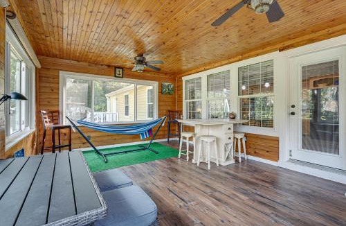 Weeki Wachee Gardens House | Weeki Wachee Family Getaway: Canal-Front Home