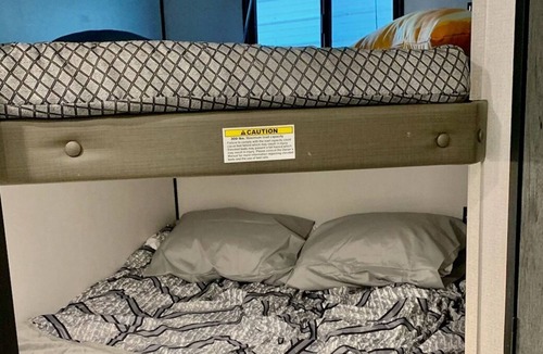 Centre House | Weiss Lake Hideout. Enjoy our cozy camper on the lake