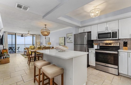 Fort Myers Beach Apartment | Welcome to Beach Villas # 704 - Updated Top Floor Gulf Front & Sunsets - Rental 250 Estero Blvd condo