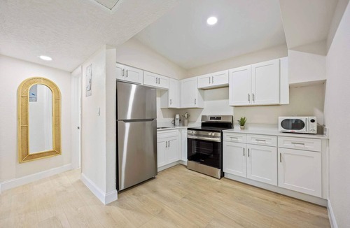 Parsuns To Cocoa Beach House | Welcome to The Drift – Your Laid-Back Beach Escape in Cocoa Beach! 2/1