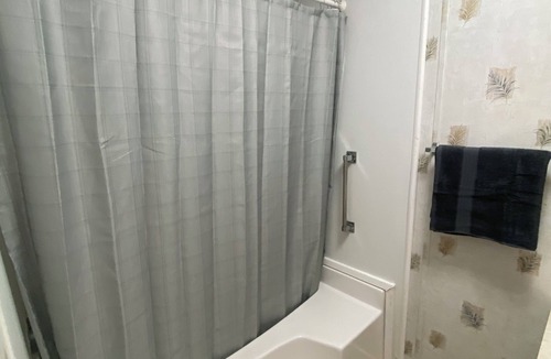 Mexia House | Welcoming 2-Bedroom 2-Bathroom Mobile Home RV space available