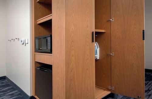 Doral Hotel | Well-Appointed 3 Room Close to Dolphin Mall | Free Hot Breakfast