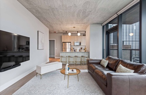 West Loop Apartment | West Loop Oasis: Skyline Views + Prime Location
