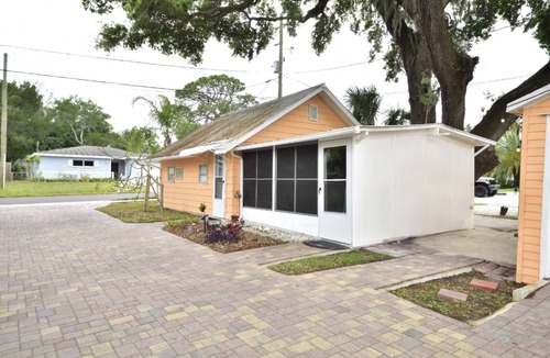 New Port Richey Cottage | West Riverside Downtown Bungalow