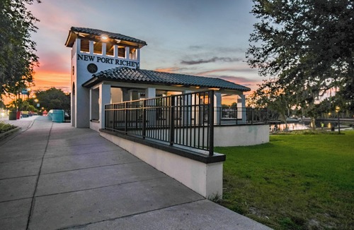New Port Richey Cottage | West Riverside Downtown Bungalow