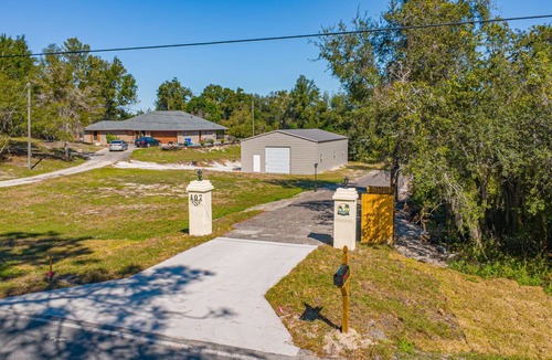 Deltona Lakes House | WHAT A HIDDEN GEM! Lakehouse Paradise Retreat, ESCAPE. RELAX. REJUVENATE.