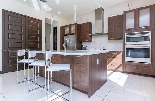 Miami Lakes House | Where Peace Meets Prestige!