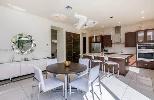 Miami Lakes House | Where Peace Meets Prestige!
