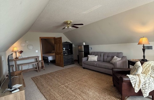 Loxley Cottage | Whit-Acres Farm Loft