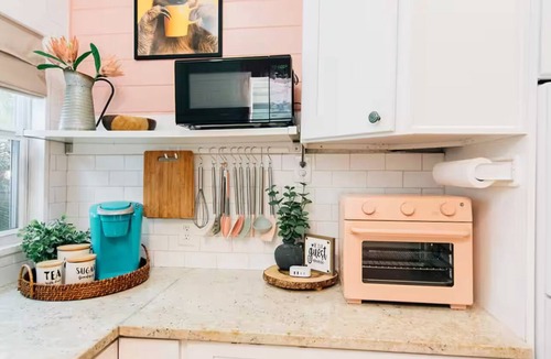 Riverside Heights Apartment | Wild + Rooted: A Micro Vacay! >1 mile to River Walk + Armature Works