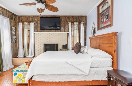Wetumpka Apartment | Within walking distance to downtown Wetumpka!