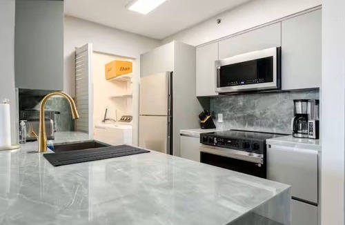 Aventura Apartment | Wonderful 1-bedroom apartment with AC in vibrant Aventura