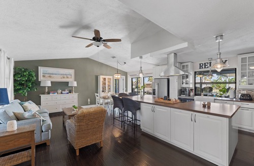 Caloosahatchee House | Wonderful 3-bedroom house with heated pool in Cape Coral