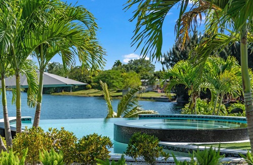 Ludlam House | Wonderlake Resort Escape – 7BR Luxury Stay & Fun