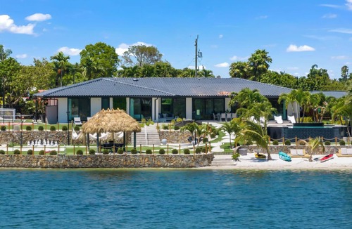 Ludlam House | Wonderlake Resort Escape – 7BR Luxury Stay & Fun