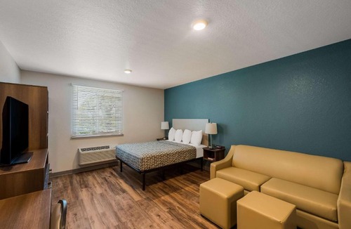 West Palm Beach Hotel | WoodSpring Suites West Palm Beach