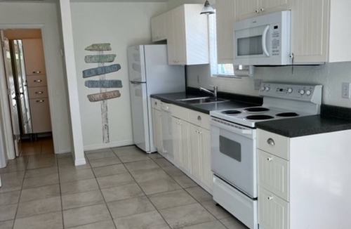 Sanibel Cottage | WORK FROM HOME - LIVE IN PARADISE! Live on Sanibel Island - Walk to the beach!