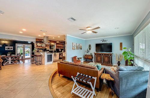 Riverland Village House | World Cup Oasis - Hot Tub - Hard Rock Stadium, FLL, Cruise Port under 20 mins