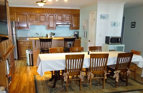 Eatonton House | WOW views on Lake Oconee! Private Dock! Hot-tub! Firepit! Canoe! PetsOK!