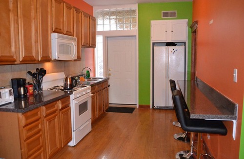 Lakeview Hostel | Wrigley Hostel