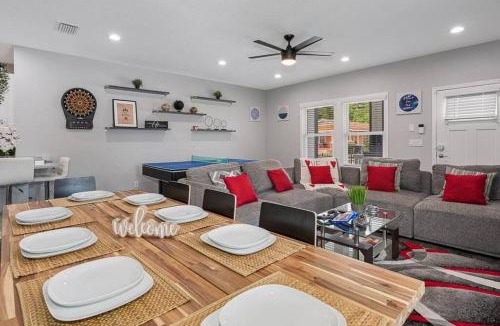 Ybor City Apartment | Ybor City Group Home Game Room & Sleeps 12 Tampa